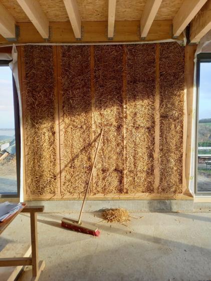 isolation_en_paille_maison_passive.jpg