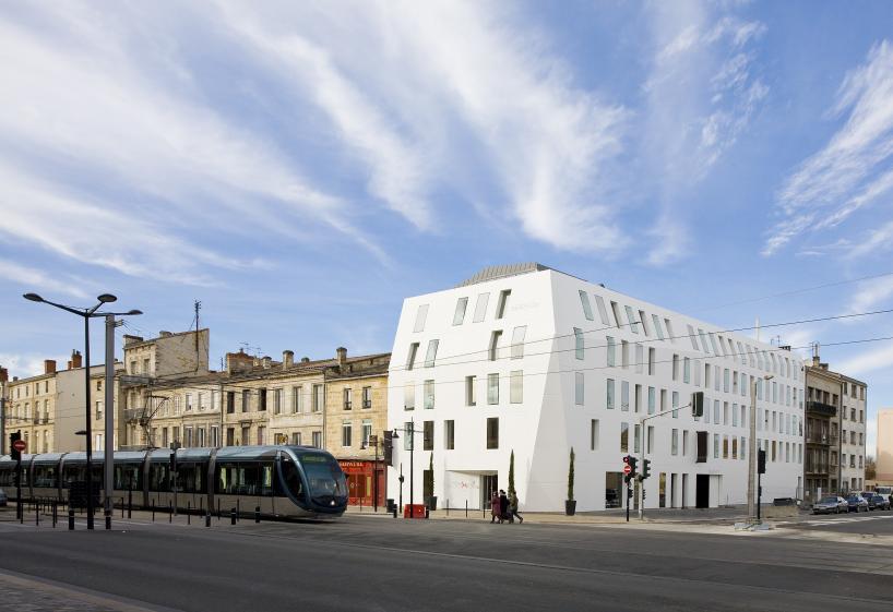 aakingkong-bordeaux-seekoo-ext-vue_dangle_1.jpg