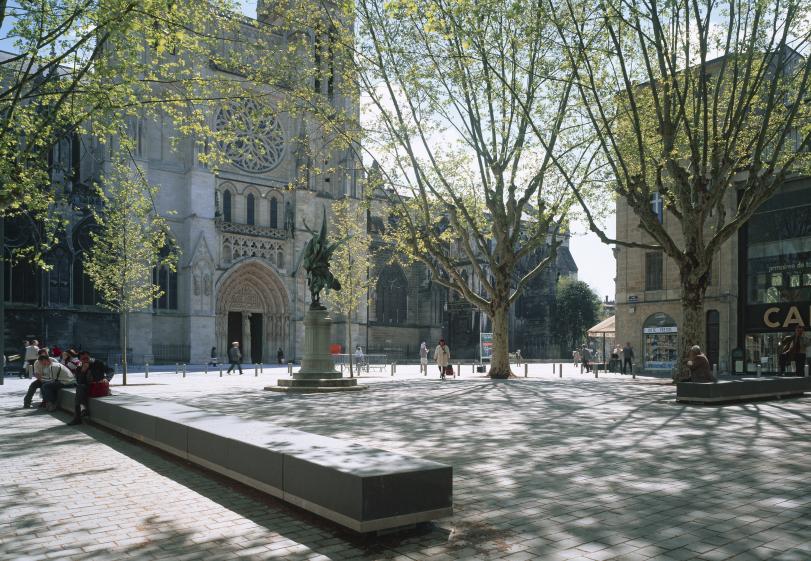 aakingkong-bordeaux-pey-berland-rh1402-1.jpg