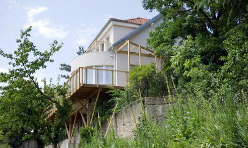 Réhabilitation et extension écologique d'une maison des années 50, façade sud