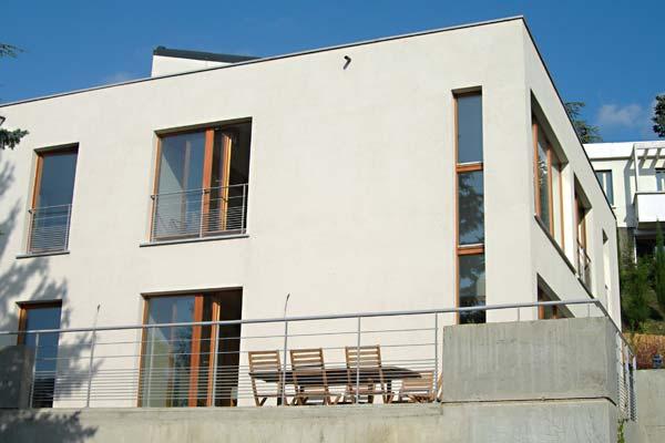 Maison passive écologique à ossature bois, façade ouest.