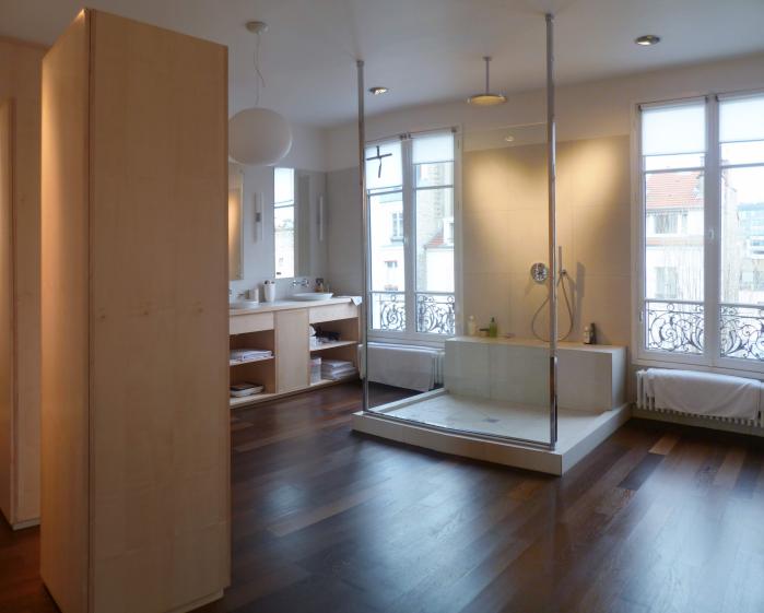 Salle de bain lumineuse