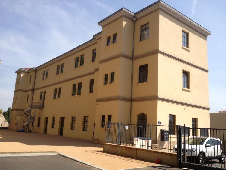 La façade sur cour après travaux