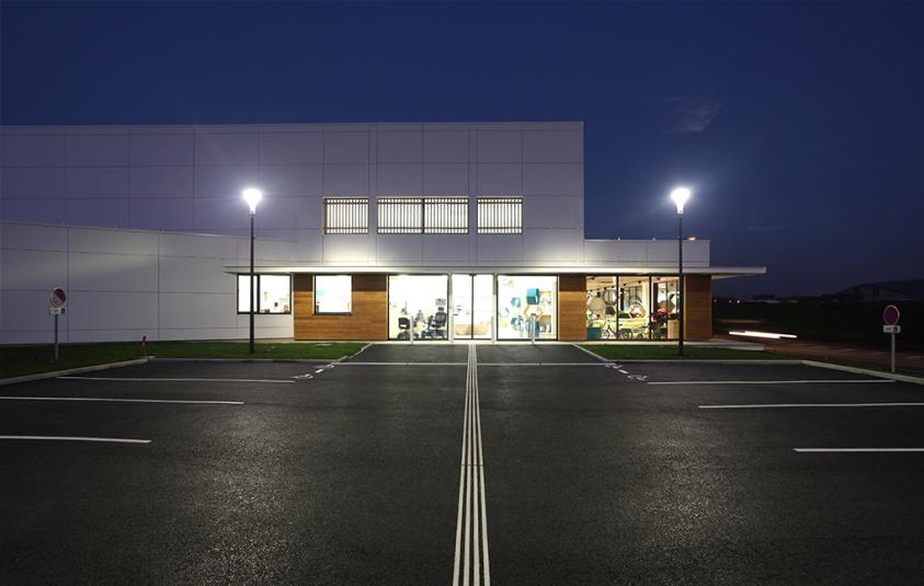 Vue nocturne façade