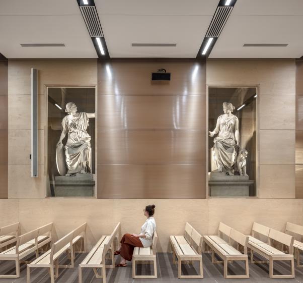 agence_beatrice_mouton_-_ouvertures_sur_les_statues_existantes_de_la_facade_sud_