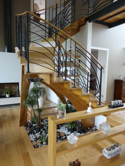 jardin minéral et escalier en bois 