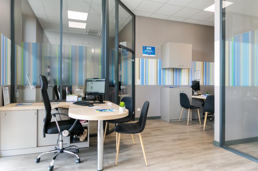 Aménagement d'une agence immobilière dans un local brut à TARNOS