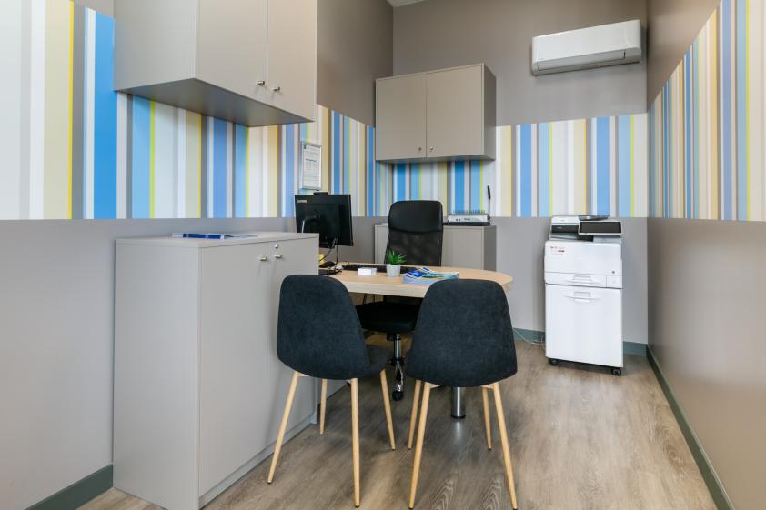 Aménagement d'une agence immobilière dans un local brut à TARNOS