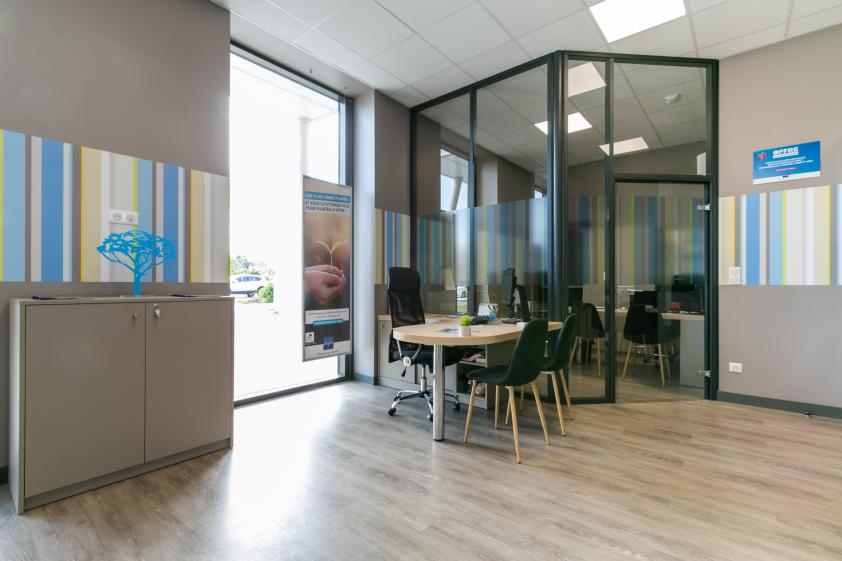 Aménagement d'une agence immobilière dans un local brut à TARNOS