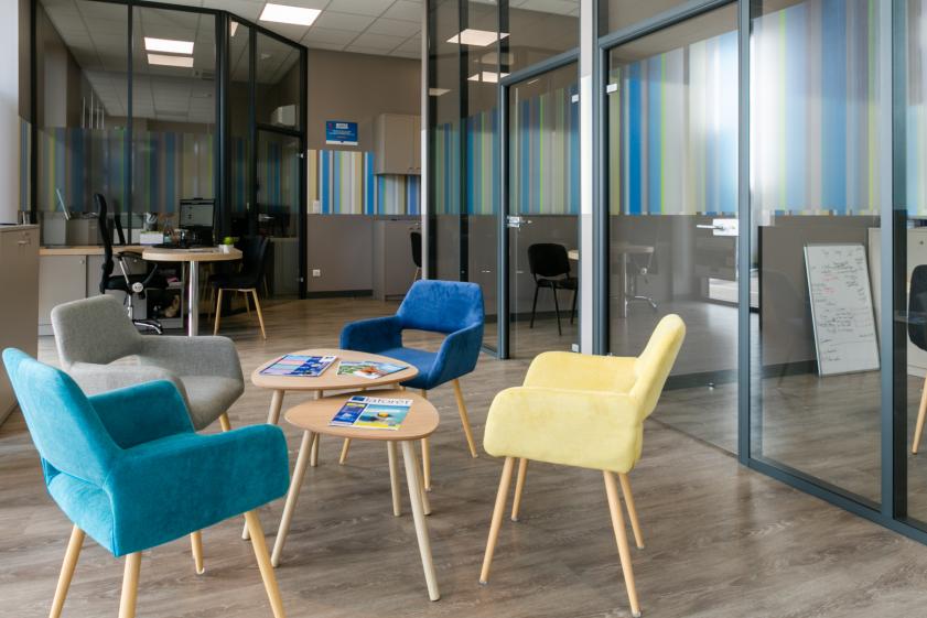 Aménagement d'une agence immobilière dans un local brut à TARNOS