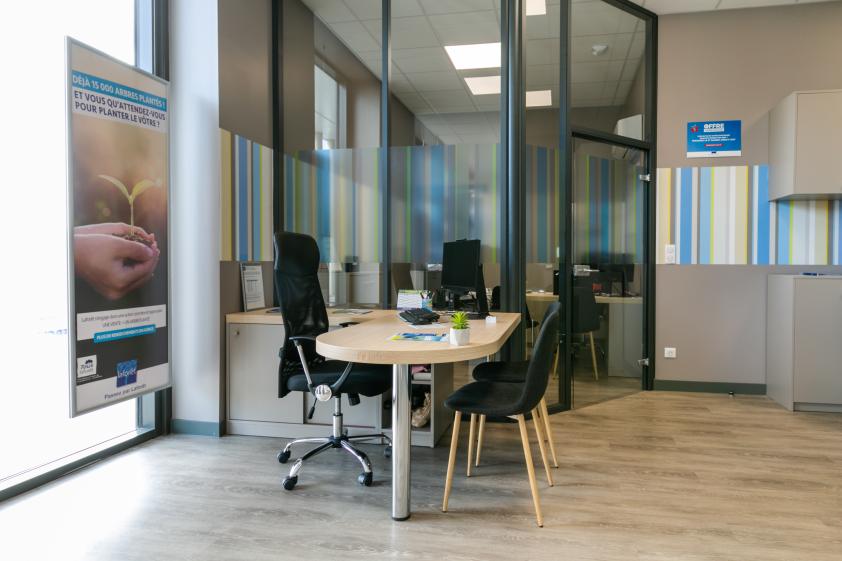 Aménagement d'une agence immobilière dans un local brut à TARNOS