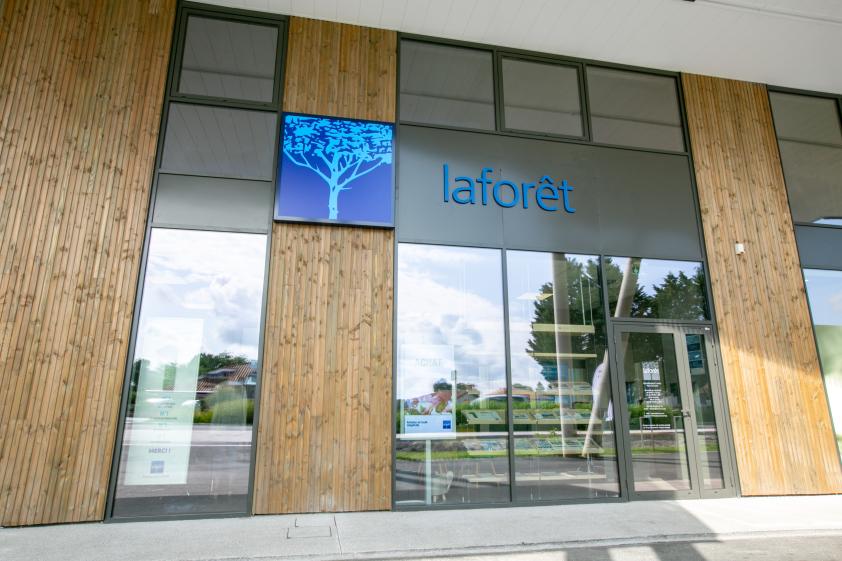 Aménagement d'une agence immobilière dans un local brut à TARNOS