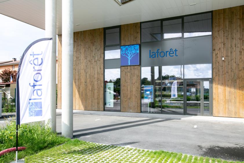 Aménagement d'une agence immobilière dans un local brut à TARNOS
