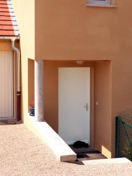 Vue de l'entrée d'une des maisons