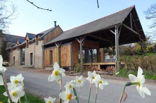 Façade Est habitation rénovée & extension bois sous couverture existante