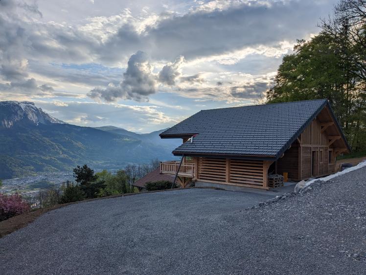 Construction d'un chalet bois orienté vers de paysage