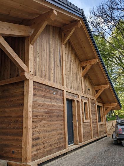 Construction d'un chalet en structure et bardage bois 