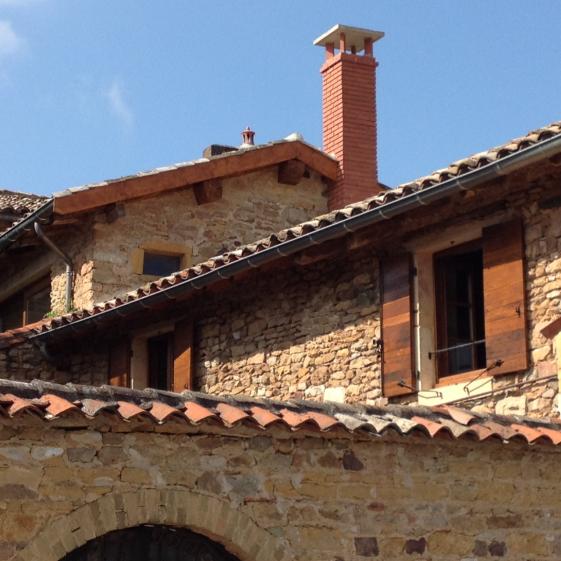 Reconstruction après sinistre d'une maison individuelle en pierre