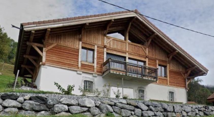 Reconstruction après sinistre d'un chalet bois en poteaux poutres