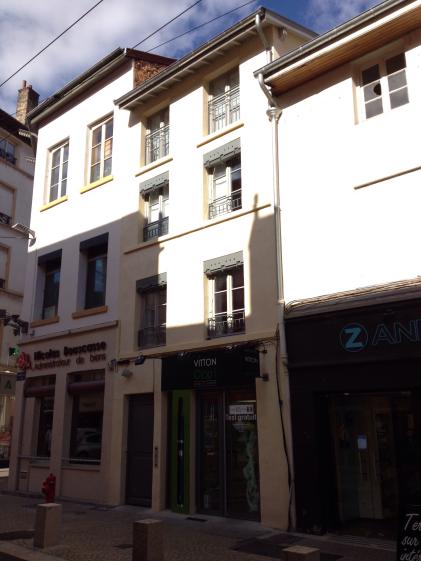 Reconstruction de l'immeuble à l'identique de l'existant avec intégration des no