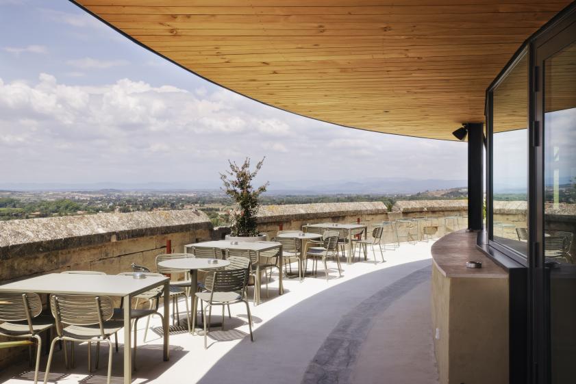 10_hotel_la_prison_-_terrasse_du_restaurant_ccamille_gharbi.jpg