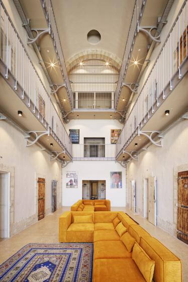 3_hotel_la_prison_-_atrium_ccamille_gharbi.jpg
