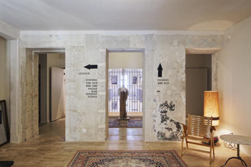 4_hotel_la_prison_-_hall_dentree_ccamille_gharbi.jpg