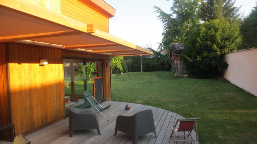 Terrasse ; Côté jardin.
