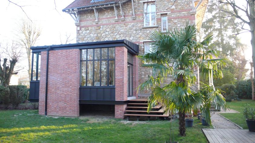 Vue générale de l'extension sur la façade nord de la maison