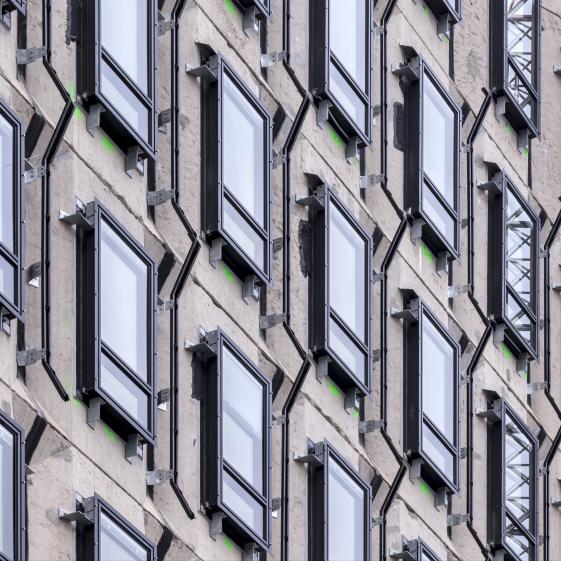 Spectaculaire ré-architecture de bureaux à Paris 13ème - façades après le retrai