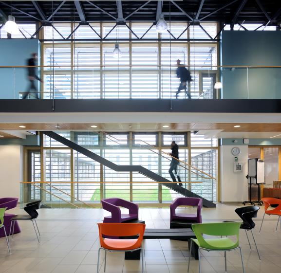 Centre de formation national RTE à Meyzieu - Archigroup Architectes - rue intéri