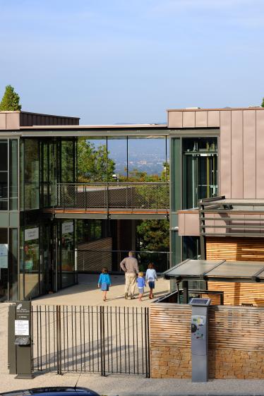 « Le Méridien », un ensemble municipal plurifonctionnel : façade sur rue