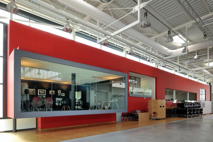 Halle de Design Renault Trucks à Saint-Priest - vue intérieure / Archigroup arch