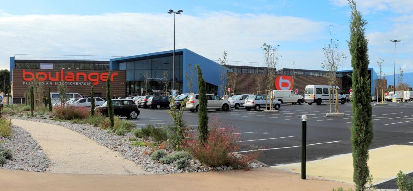 Centre commercial à énergie positive à Perpignan - façade entrée / archigroup ar