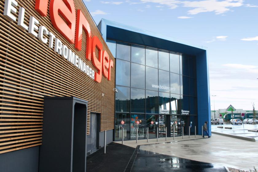 Centre commercial à énergie positive à Perpignan - façade entrée / archigroup ar