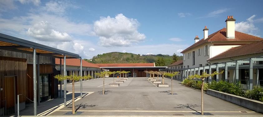 mariettemarty_college-monein_cour-panoramique.jpg