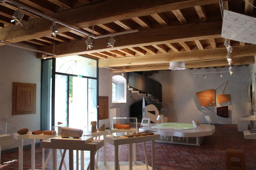 Salle du rez-de-chaussée.