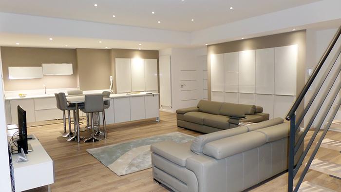 Salon zen et accès à l'étage