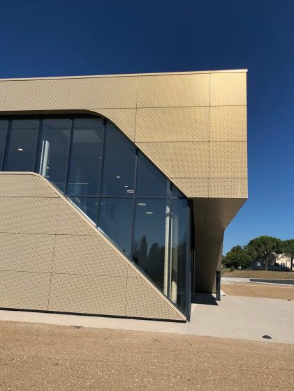 Détail Façade en Cassettes d'aluminium perforées - Photo