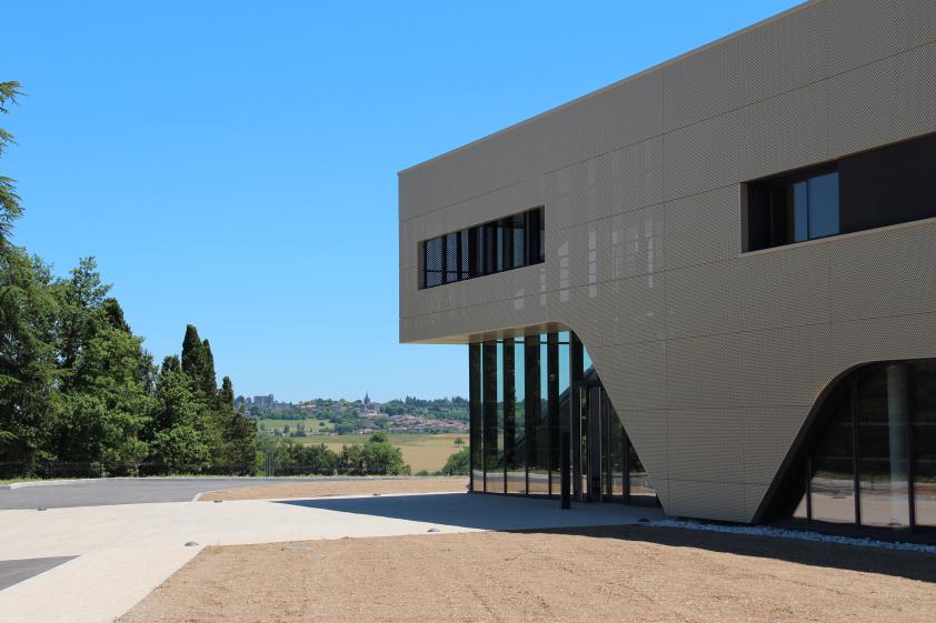 Façade d'entrée Show-Room AVEL - Photo
