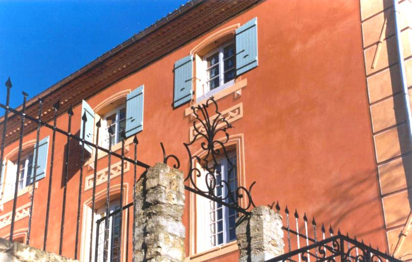 Photographie - Vue en contreplongée de la façade