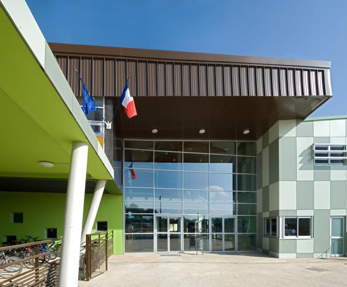 Collège "Le vieux chêne", Entrée principale