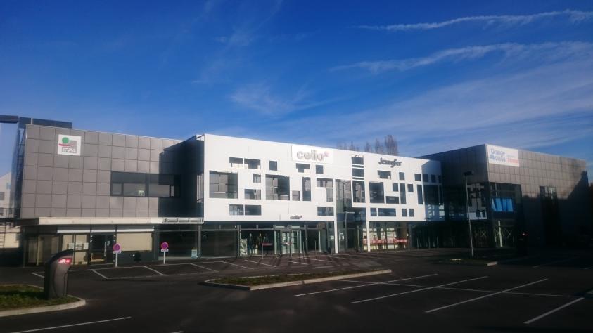 REHABILITATION BATIMENT EN COMMERCES ET BUREAUX A MONTBELIARD 25