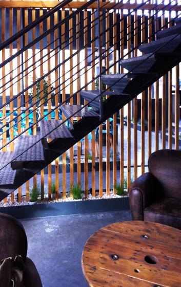 l'escalier de la mezzanine