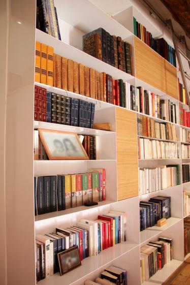Bibliothèque sur mesure en métal