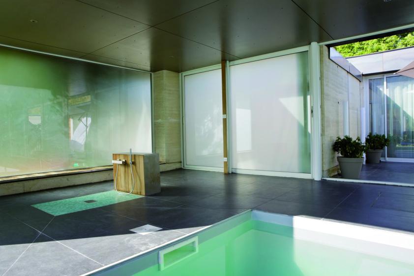 PISCINE INTERIEURE