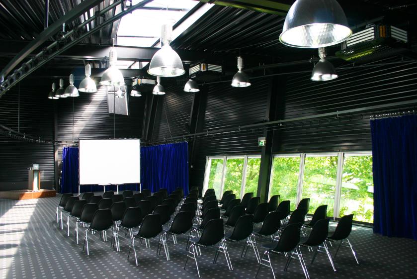 La salle de conférence en mezzanine