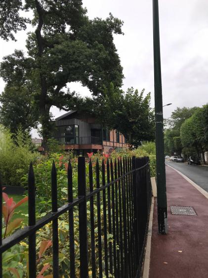 Maison dans son contexte urbain