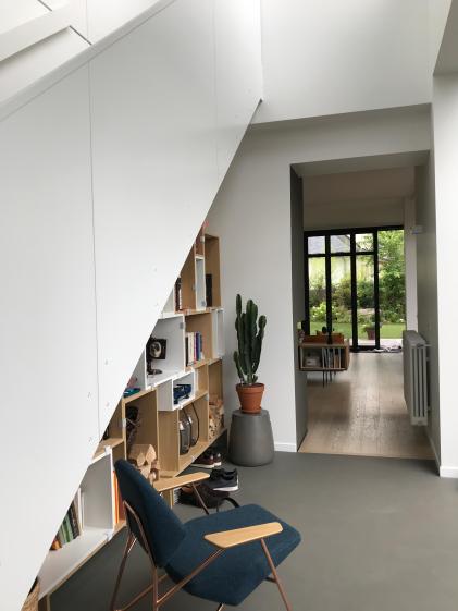 Entrée de la maison par l'extension vitrée
