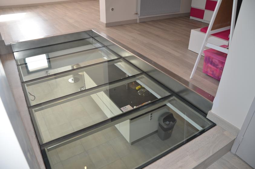Un plancher en verre.